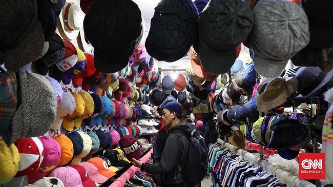 FOTO: Berburu Baju Bekas di Jakarta