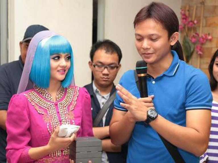 Artis Jenita Janet resmi melayangkan gugatan cerai kepada suaminya, Alief Hedy Nurmaulid pada Rabu (4/12). Berikut potret mesra keduanya.