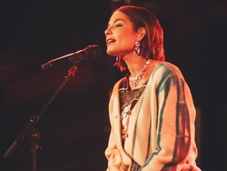 Lirik Lagu Bad at Love - Halsey