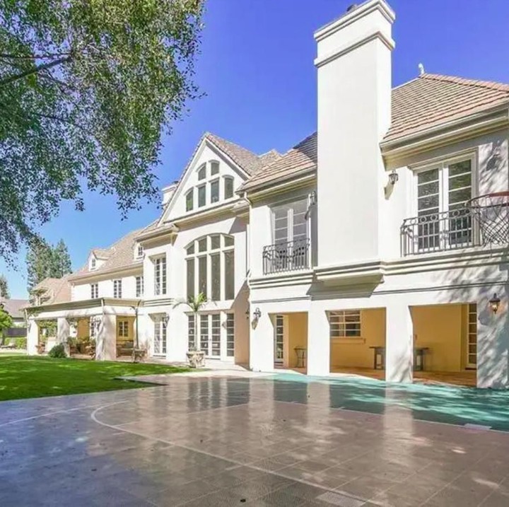 Rumah ini sebenarnya telah diiklankan keduanya sejak tahun lalu. Sayangnya, hingga kini belum ada yang membeli, Bun. (Foto: Homes and Property)