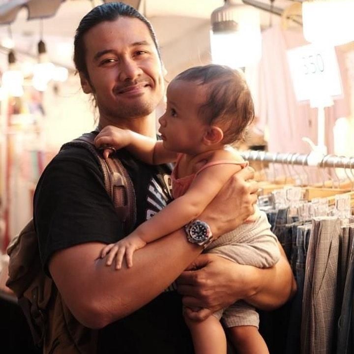 <p>Chicco juga terlihat sangat menyayangi Surinala. (Foto: Instagram @chicco.jerikho)</p>
