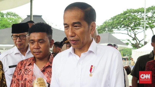 Jokowi memerintahkan para menterinya menyiapkan skema pencairan 'gaji pengangguran' dengan matang supaya Program Kartu Prakerja berhasil.