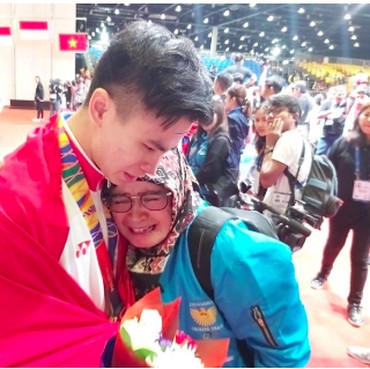 Alasan Atlet Indonesia Kubur Medali Emas Bersama Jasad Sang Ayah