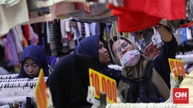 FOTO: Berburu Baju Bekas di Jakarta