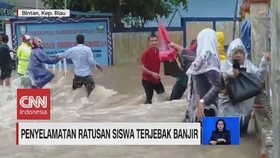 VIDEO: Penyelamatan Anak Terjebak Banjir