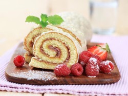 Tips Membuat Bolu Gulung yang Rapi dan Antipatah Lengkap dengan Resepnya