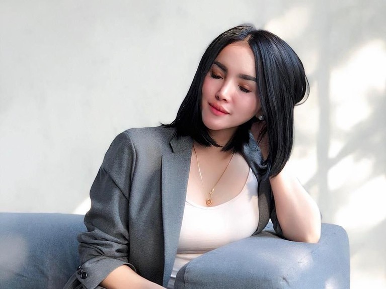 7 Potret Intan Hardja, dari Presenter Cantik hingga Lepas Hijab Intan Hardja beberapa waktu belakangan ini menjadi sorotan publik usai memutuskan melepas hijab dan umbar foto seksi di media sosial. Berikut 7 potretnya.