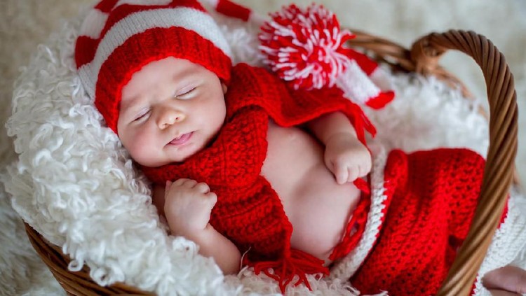 25 Nama Bayi Perempuan Terinspirasi dari Perayaan Natal Bunda sedang cari nama bayi perempuan? Lihat nama bayi perempuan yang terinspirasi dari hari Natal berikut ini yuk.