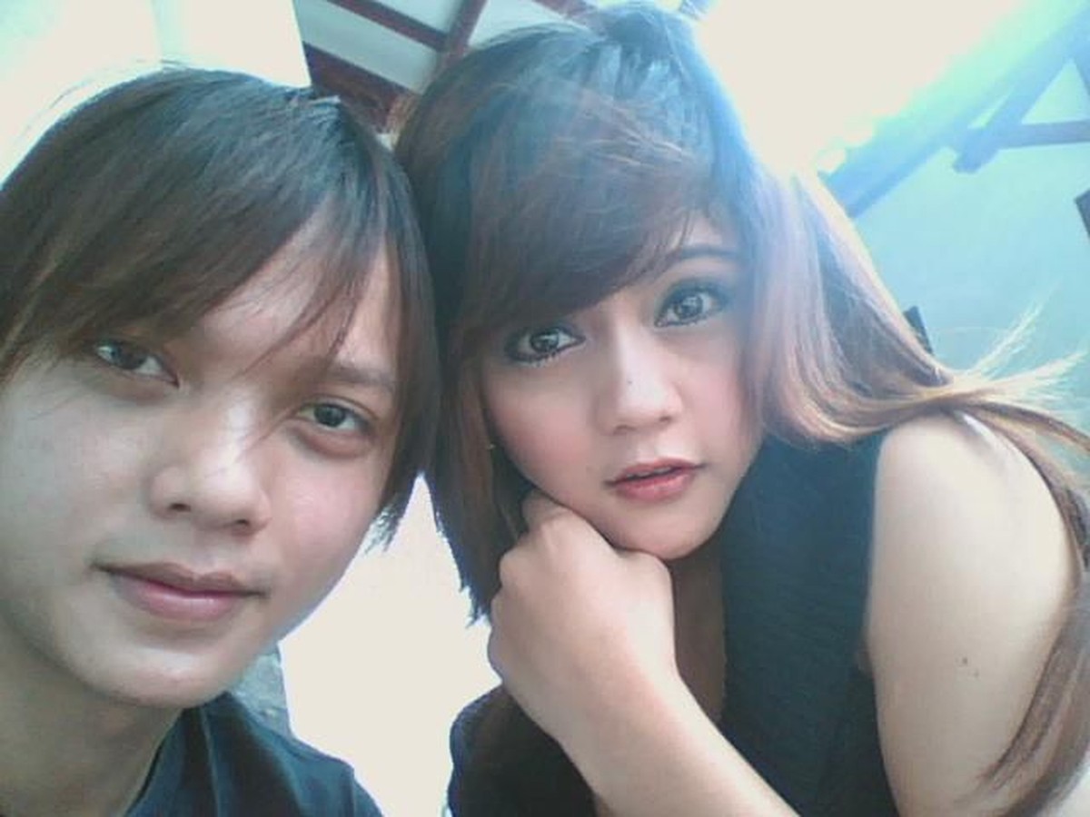 Artis Jenita Janet resmi melayangkan gugatan cerai kepada suaminya&comma; Alief Hedy Nurmaulid pada Rabu &lpar;4&sol;12&rpar;&period; Berikut potret mesra keduanya&period;