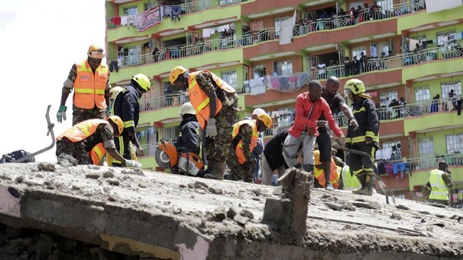 FOTO: Bangunan Enam Lantai Runtuh di Kenya