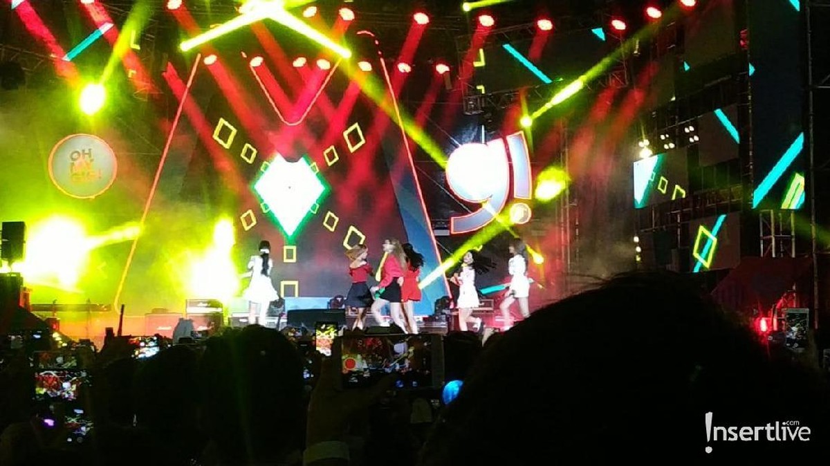 Girkband GFRIEND kembali ke Indonesia untuk menghibur penggemarnya&period; GFRIEND mengisi acara Oh My Gig di Parkir Timur Senayan&comma; Jakarta&comma; Sabtu &lpar;7&sol;12&rpar;&period; 