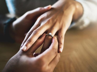 img-title Idap HIV, Pria Ini Dapat Istri Saleha setelah Dengar Ceramah