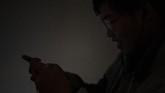 FOTO: Cerita Pacar Bayaran untuk Perempuan di China Di berbagai penjuru China, para remaja pria menghabiskan waktu berjam-jam untuk memadu kasih lewat jagad maya dengan perempuan yang membayar mereka.