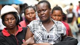 FOTO: Bangunan Enam Lantai Runtuh di Kenya Bangunan enam lantai di Kenya roboh pada Jumat (6/12) hingga mengakibatkan beberapa orang luka.