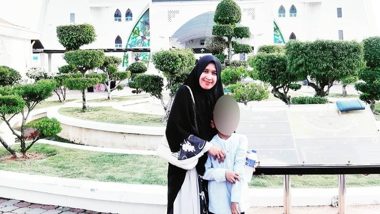 Berita perceraian UAS tak ada habisnya dibicarakan hingga persoalan ASI perah basi jadi trending hari ini.