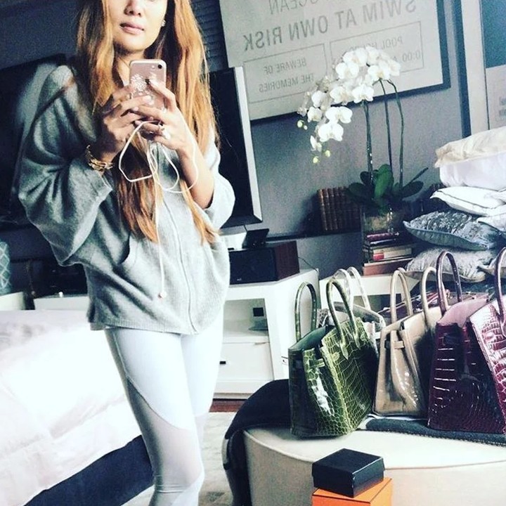 <p>Wanita yang dikabarkan berasal dari Kediri ini mengunggah beberapa barang mewah di media sosial. Misalnya, tas-tas dengan merek ternama dan harga selangit. (Foto: Instagram)</p>