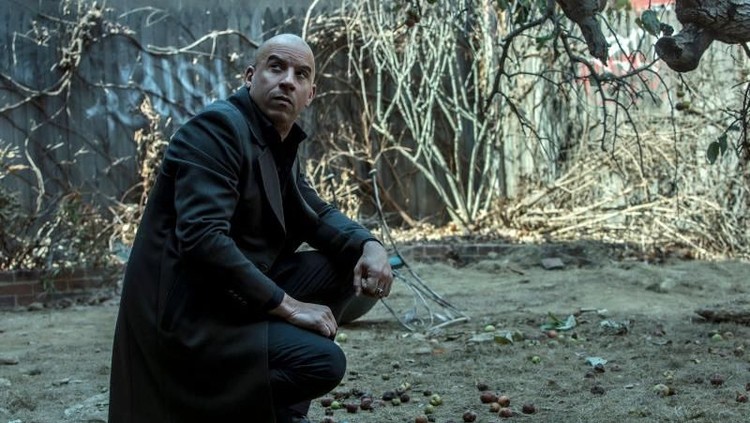 Ada dua film yang akan menemani malam Minggu Bunda, yaitu The Last Witch Hunter dan John Carpenters: Ghost of Mars.