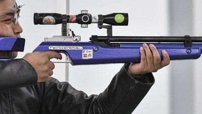 Cabang olahraga menembak menjadi peraih medali emas pertama bagi kontingen Indonesia pada hari ini, Minggu (8/12), lewat Ahmad Rifqi Mukhlisin.