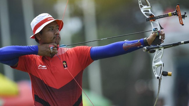 Angka kenaikan kasus Covid-19 membuat atlet-atlet Indonesia yang sudah lolos kualifikasi Olimpiade 2020 tak bisa tampil begitu saja.