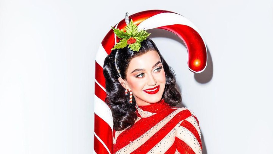 Usai menyebut ARMY kebanyakan anak kecl, penampilan Katy Perry di Jingle Bell 2019 ditinggal penonton.