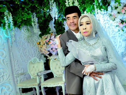Viral! Pernikahan Nenek Asal Makassar Temukan Jodoh di Usia 56 Tahun