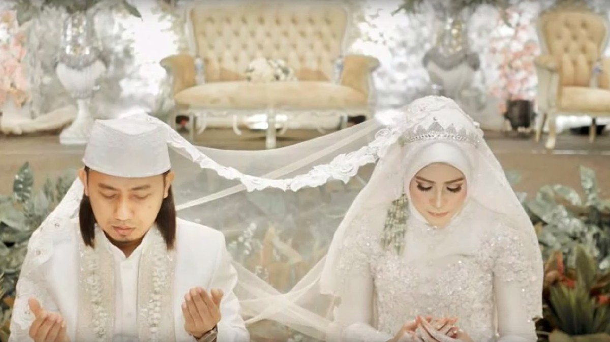 Simak 7 momen bahagagia pernikahan kedua Ade Jigo dan Irene&period;