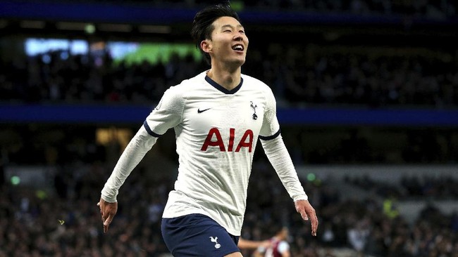 Tottenham Hotspur's Son Heung-min celebrates scoring his side's third goal of the game during the English Premier League soccer match between Tottenham Hotspur and Burnley at the Tottenham Hotspur Stadium, London, Saturday, Dec 7, 2019. (Jonathan Brady/PA via AP)