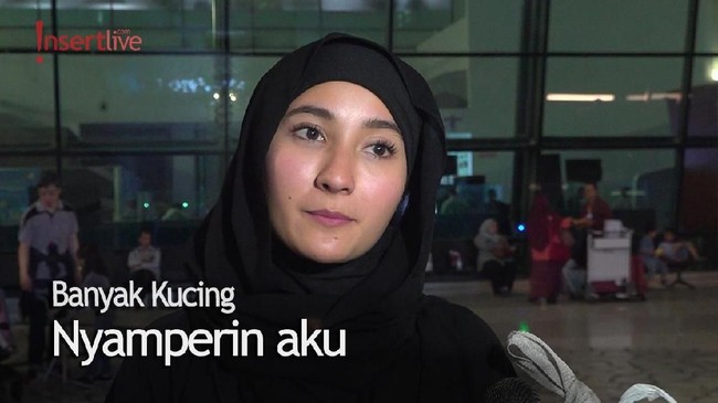 Umroh Pertama Kali Naomi Zaskia Alami Momen Tak Terlupakan