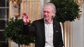 Peter Handke Dilarang Masuk Kosovo Usai Dapat Nobel