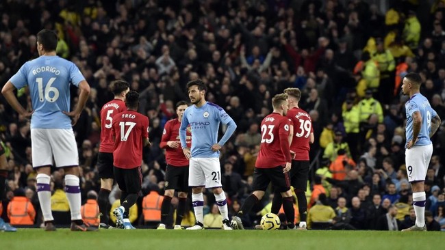 Manchester United untuk sementara berhasil unggul 2-0 atas Manchester City pada lanjutan Liga Inggris di Etihad.