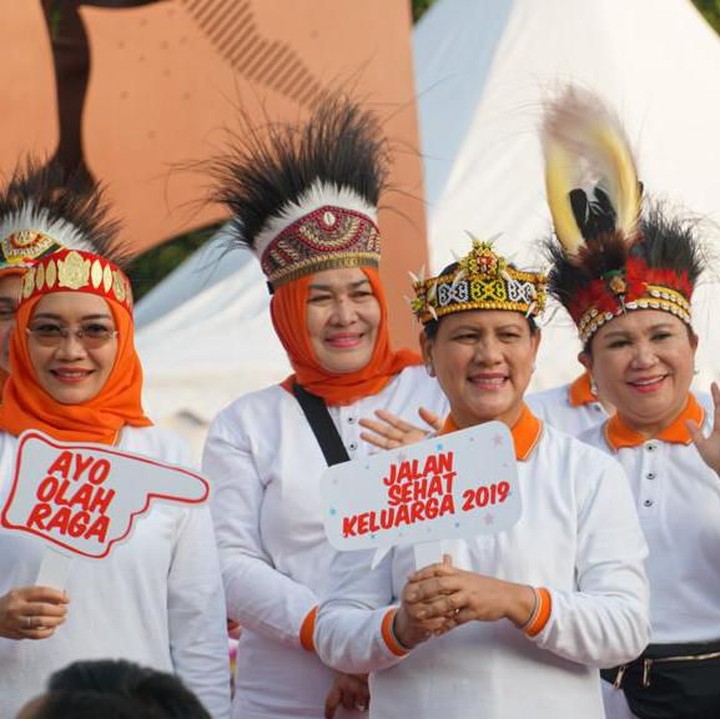 <div><div>Kegiatan ini merupakan bagian dari rangkaian acara untuk menyambut Hari Ibu. Para anggota Oase antusias mengikuti acara dengan mengenakan sejumlah pernak-pernik pakaian adat. (Foto: Humas Oase) </div><div> </div></div><div> </div><div> </div>
