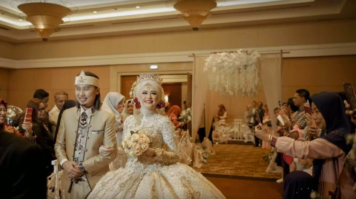 Simak 7 momen bahagagia pernikahan kedua Ade Jigo dan Irene&period;