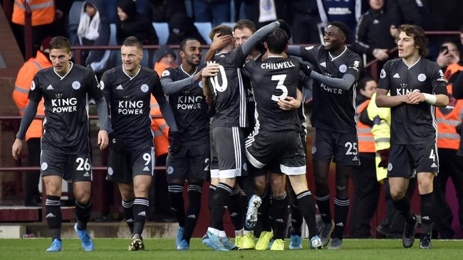 Setelah kalahkan Aston Villa 1-4, Leicester City sukses menjaga jarak perolehan poin dengan pemuncak klasemen Liga Inggris, Liverpool.