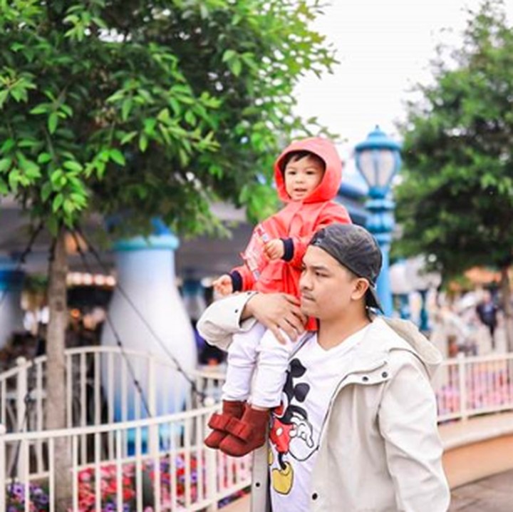 <p>Bunda, ada yang kangen enggak nih melihat Natusha Olivia Alinskie, putri pasangan Chelsea Olivia dan Glenn Alinskie? Kini Natusha sudah berusia 3 tahun dan pintar bergaya lho. (Foto: Instagram @nastusha.olivia.alinskie)</p>
