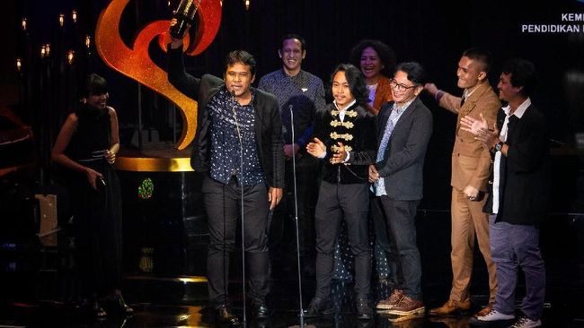 Menerima piala Pemeran Utama Pria Terbaik FFI 2019, Minggu (8/12), Muhammad Khan secara khusus mengakui Shah Rukh Khan adalah inspirasinya jadi aktor.