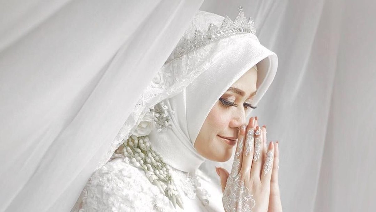 Simak 7 momen bahagagia pernikahan kedua Ade Jigo dan Irene&period;