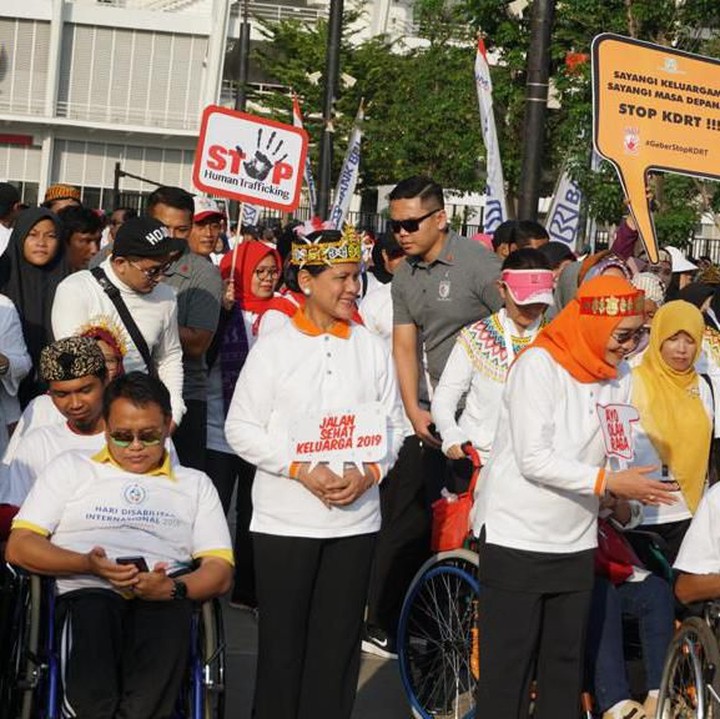 <div>Acara ini ternyata digelar oleh Oase, organisasi yang dihimpun para Menteri Kabinet Indonesia Maju. Acaranya diikuti pula oleh para penyandang disabilitas lho, Bun. (Foto: Humas Oase)</div><div> </div><div> </div>