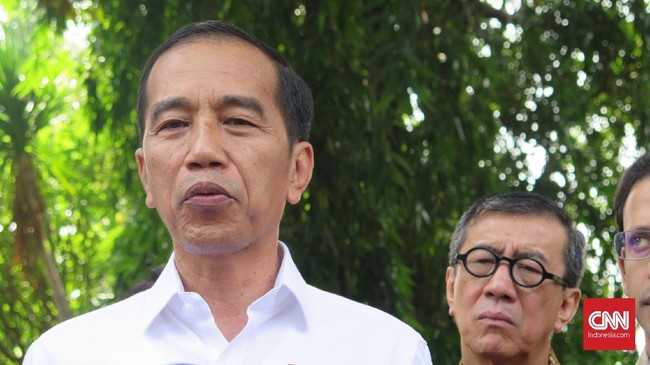 Jokowi Jelaskan 2 Menteri Asal NasDem Tak Ikut Rapat Dua menteri yang tak terlihat dalam rapat itu adalah Menteri Lingkungan Hidup dan Kehutanan (LHK) Siti Nurbaya Bakar dan Menteri Pertanian Syahrul Yasin Limpo.