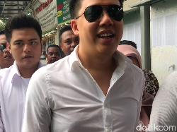 Ditanya Kedatangan Barbie di Sidang Eksepsi, Galih Ginanjar Bungkam
