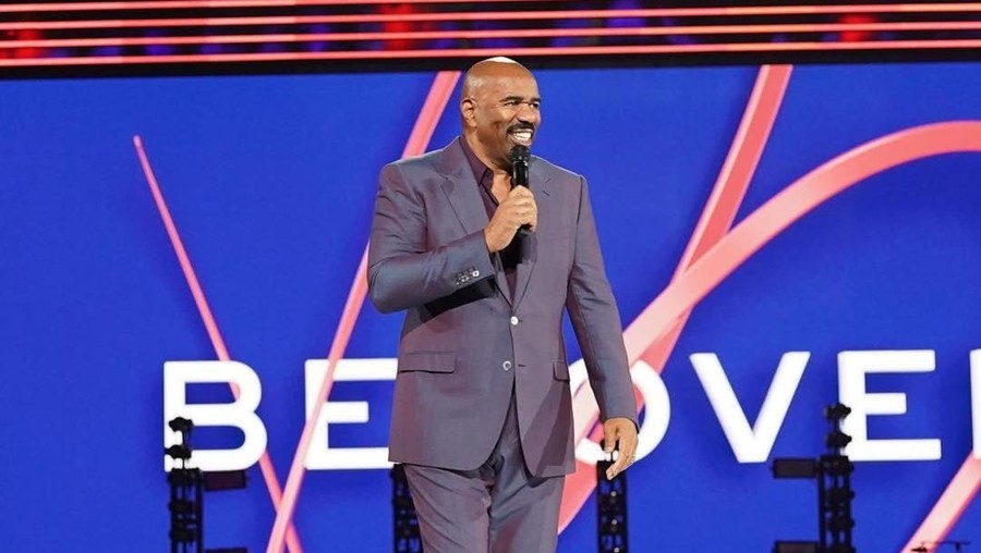 Kesalahan Steve Harvey saat umumkan nama pemenang kontes baju nasional di Miss Universe 2019.