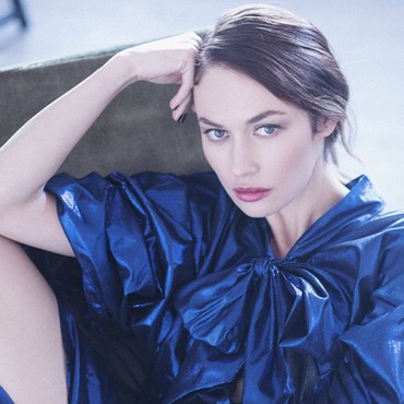 Si Seksi Olga Kurylenko Umumkan Positif Corona