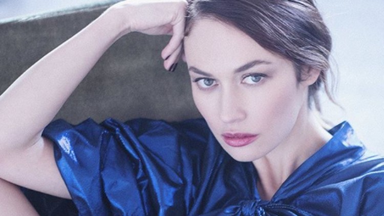Positif Corona, aktris Olga Kurylenko terpaksa diisolasi di rumah dan mendapat perawatan. Simak lima fakta tentang gadis James Bond yang satu ini.