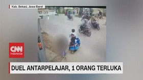 VIDEO: Duel Pakai Celurit, Tangan Pelajar Terluka Parah