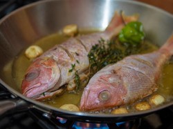 Cara Menggoreng Ikan biar Tidak Lengket di Wajan dan Tidak Meletup