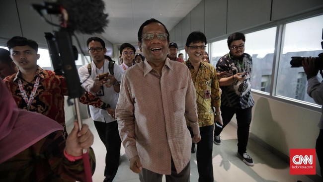 Menko Polhukam Mahfud MD menyebut RI meningkatkan penguatan keamanan di Laut Natuna Utara sebagai respons penambahan armada China.