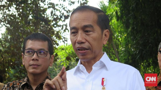 Presiden Jokowi merespons survei Charta Politika Indonesia yang menyebut mayoritas warga setuju ada reshuffle kabinet.
