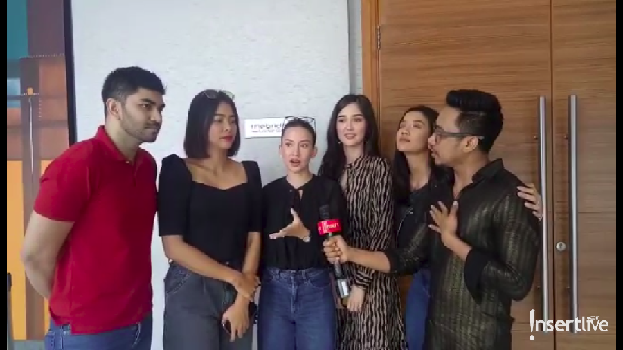 Rekan Artis Bangga Frederika Masuk 10 Besar di Miss Universe 2019 Artis Tanah Air bangga dengan keberhasilan Frederika Alexis di ajang Miss Universe 2019.