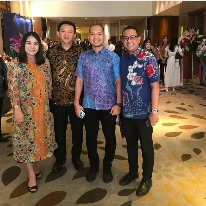Hamil tua bukan berarti berhenti beraktivitas. Seperti Puput Nastiti Devi, istri Basuki Tjahaja Purnama. Puput terlihat tampil flawless ketika mendampingi Ahok bekerja. (Foto: Instagram @puput_nastitii)