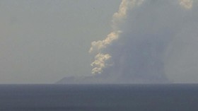 Gunung Selandia Baru Meletus sampai RI Tolak Bayar Tebusan
