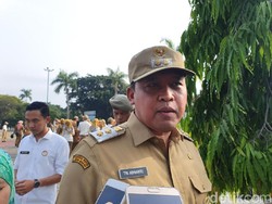 Besok, Bekasi Angkut Sampah Selapangan Bola Dekat Tol JORR